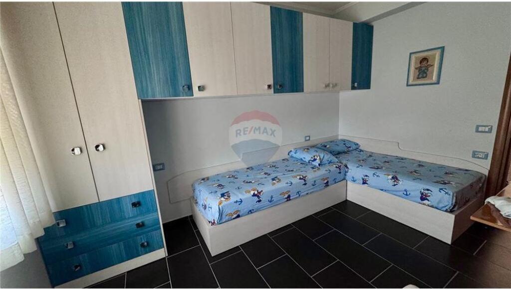🏠 Apartament 2+1 – Për Qira 📍 Qendër, pranë Teatrit “Petro Marko” – Rr. Sulejman Delvina, Vlorë