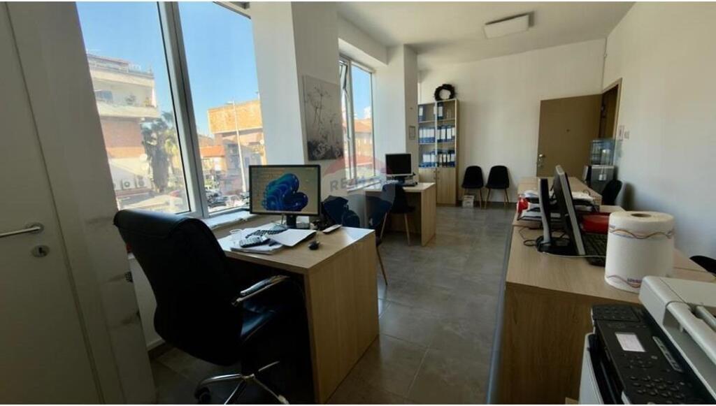 Zyre per qira, Stadiumi Dinamo !