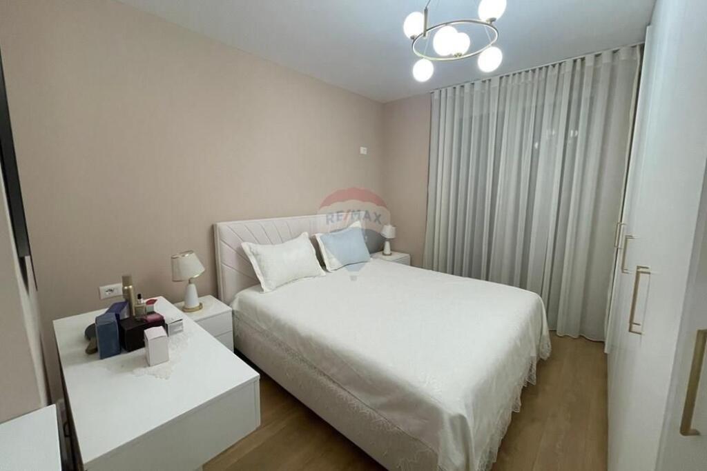 Shitet Apartament 1+1 Tek Kompleksi Tom Doshi !