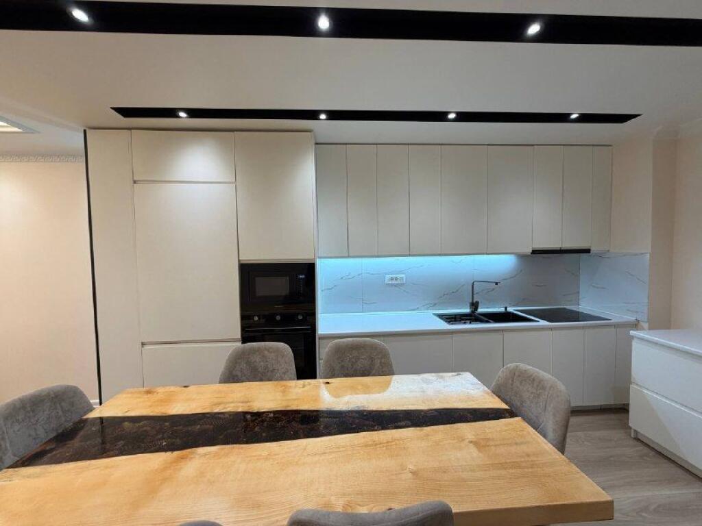 Apartament 2+1+2 Parking tek Colombo tek Liqeni i Thate