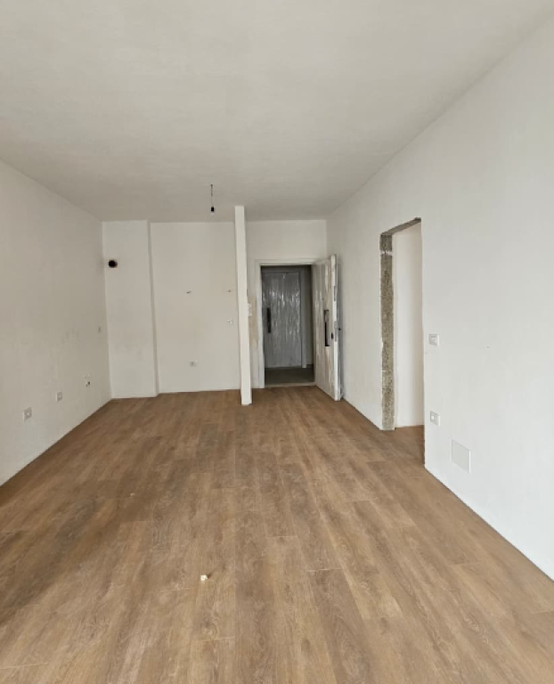 🏡 Shitet Apartament 2+1+2 – Kompleksi Tirana Entry 2