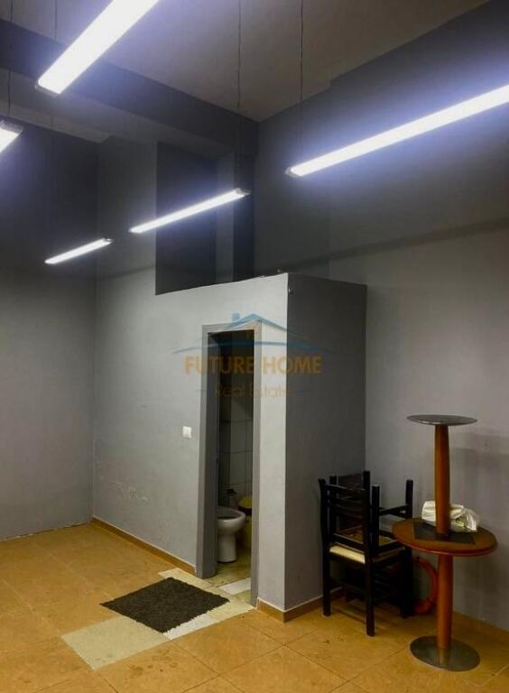 Affitto, Locale Commerciale, Via di Dibra