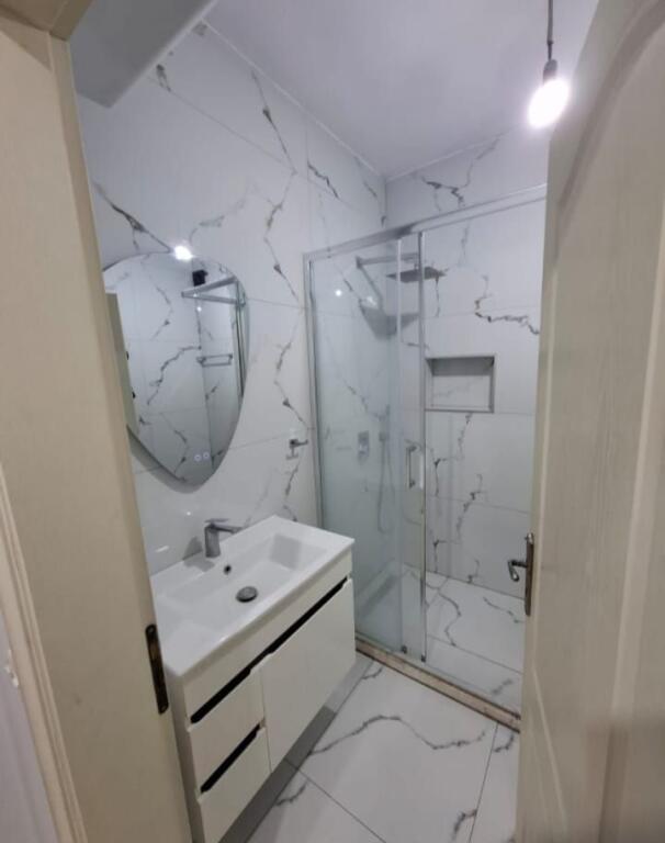 Apartament per shitje ne Kamez, Perballe shkolles Ibrahim Rugova