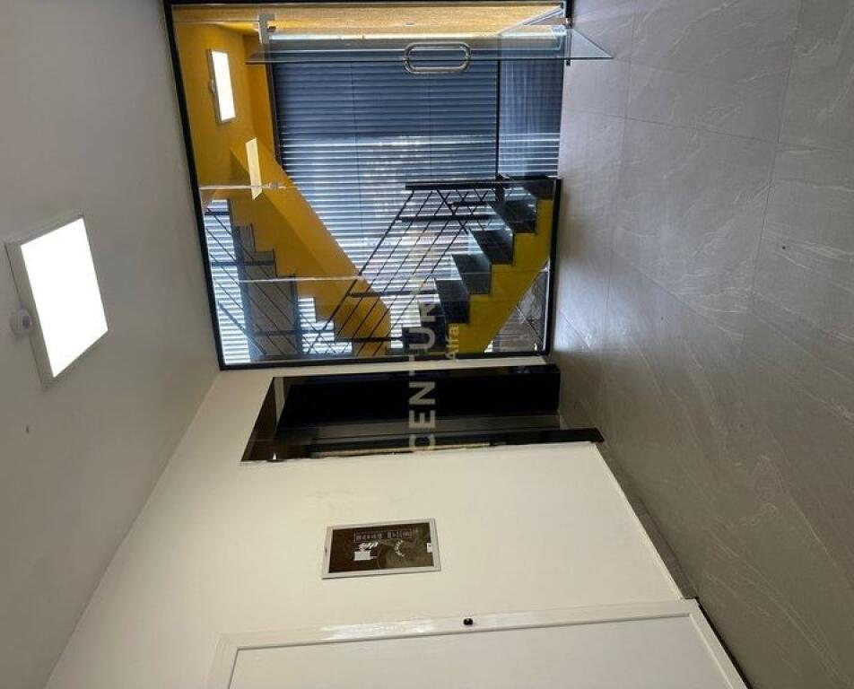 Zyra per Qira tek Bulevardi i Ri