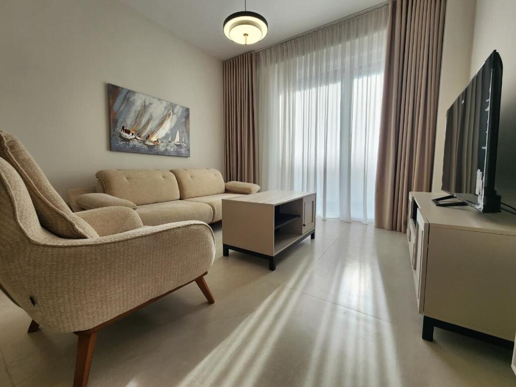 Super apartament me Qira 2+1+2wc+ 1 Poste parkimi (📍Komuna e parisit-Përballë Kika 2) - 110 m2 - 100% I Ri  🔥🔥 1.100 eu/Muaj ( përfshirë dhe parkimin)