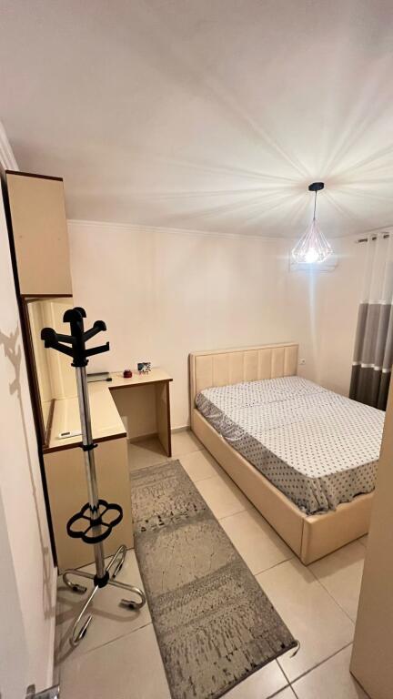 Jepet me qira 1+1 Spitali Nene Tereza 450 mije leke