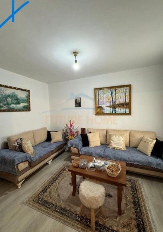 Shitet Apartamenti 1+1 tek Pazari i Ri ne Tirane