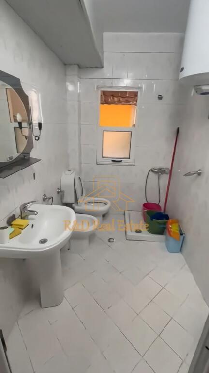 🏡 Jepet me qera apartament 1+1 – Zona e Porcelanit (pas UET)