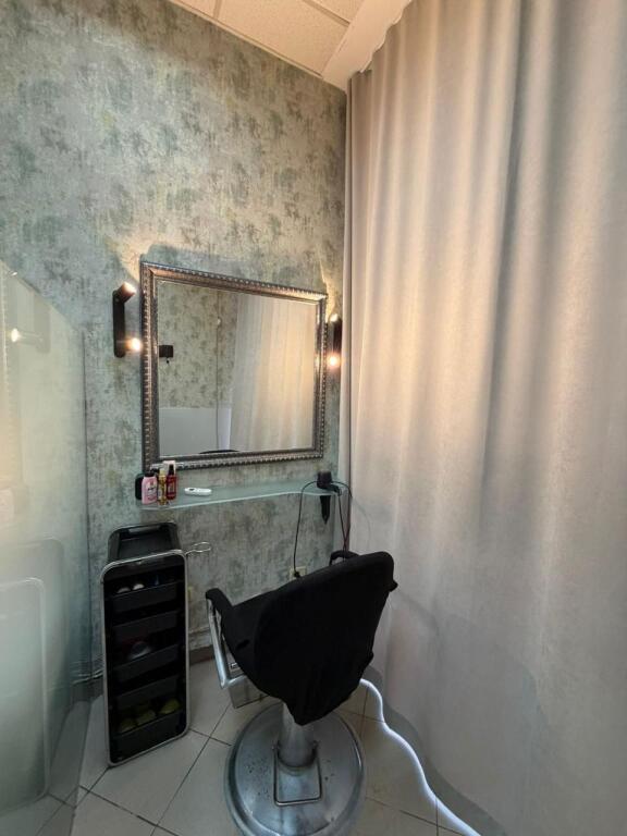 Biznes  Dyqan Parukeri me qera 21 Dhjetori