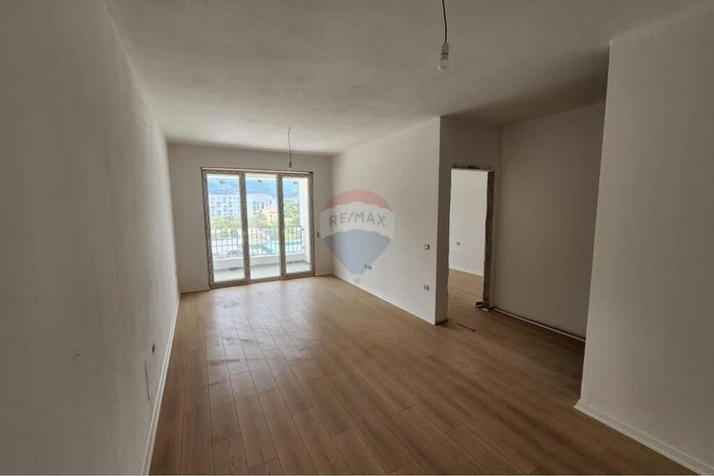Apartament 1+1 per shitje te 5 Maji!