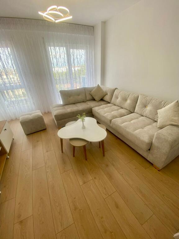 📣 QERA SUPER Apartament 1+1 📍 Rruga "5-Maji" 💶 Cmimi 55.000 Leke/Muaj ✨