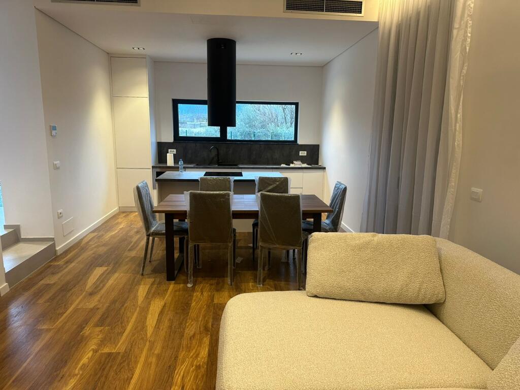 🏡 JEPET ME QIRA VILE 3+1+3 prane TEG me Pishine