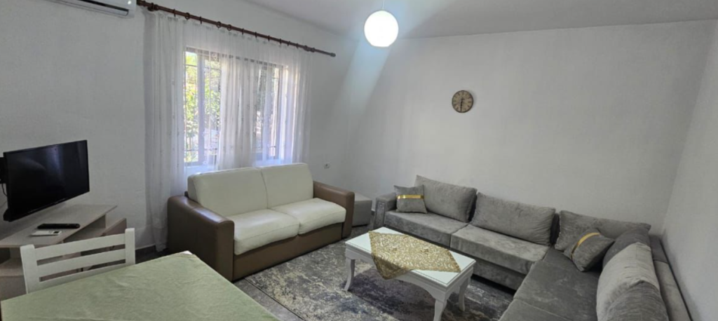 🏡 Jepet me Qira Apartament 1+1 – Kati i Parë i Vilës