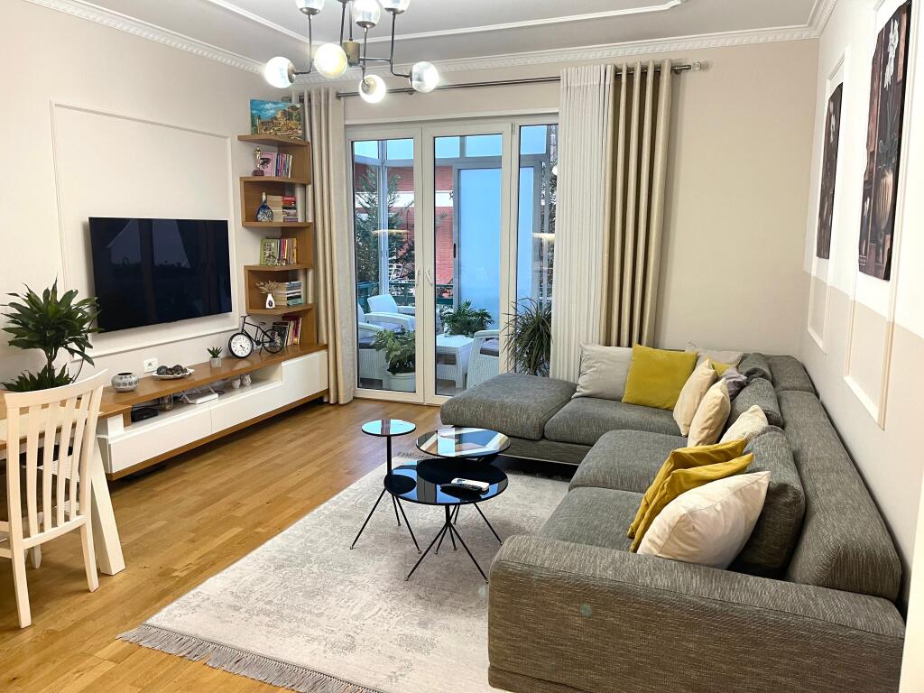 Shitet apartament 3+1+2 Kopshti zologjik