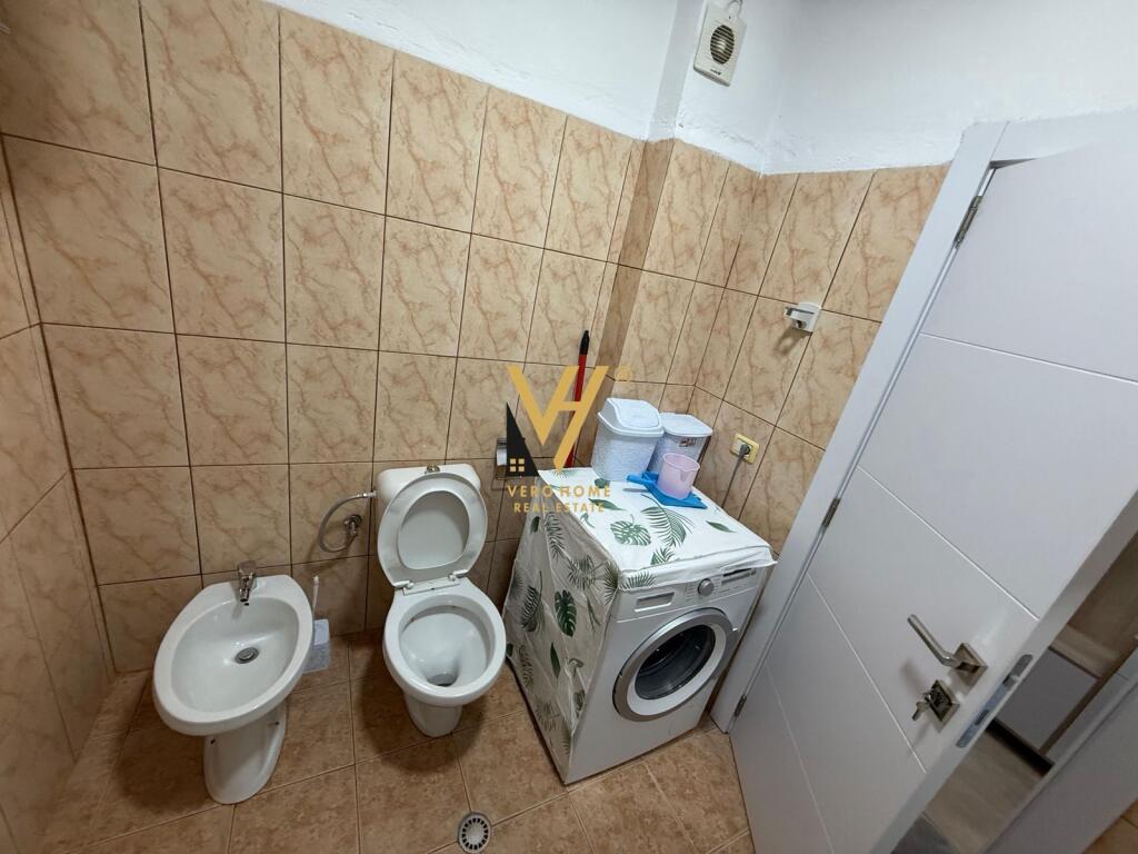 JEPET APARTAMENT 1+1+BLK ME QERA TE KOMUNA E PARISIT 50.000 LEKE