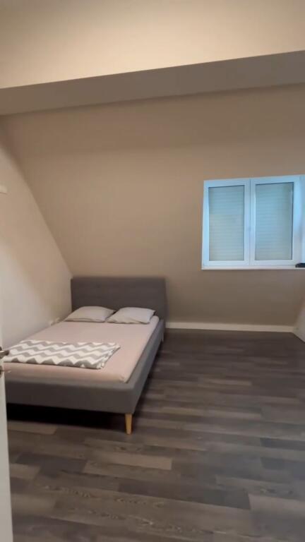 LIQENI THATE  Shesim super apartament 3+1+2+verande.