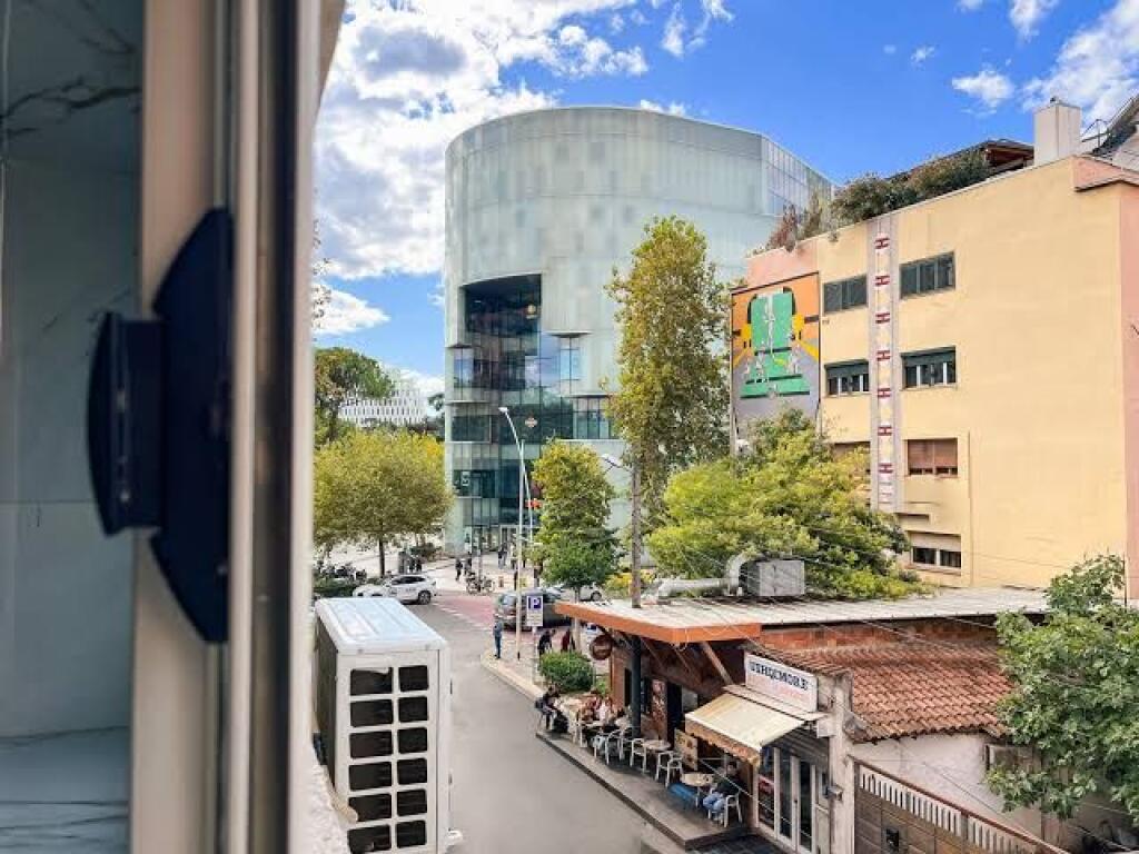 Apartament 1+1 per shitje Komuna e Parisit.