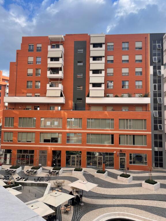 AP 2+1+2 TUALETE me qira tek Kompleksi Delijorgji