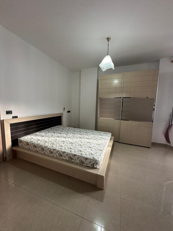 vendesi appartamento 3+1+2+Veranda palazzi Cabej 195000 euro