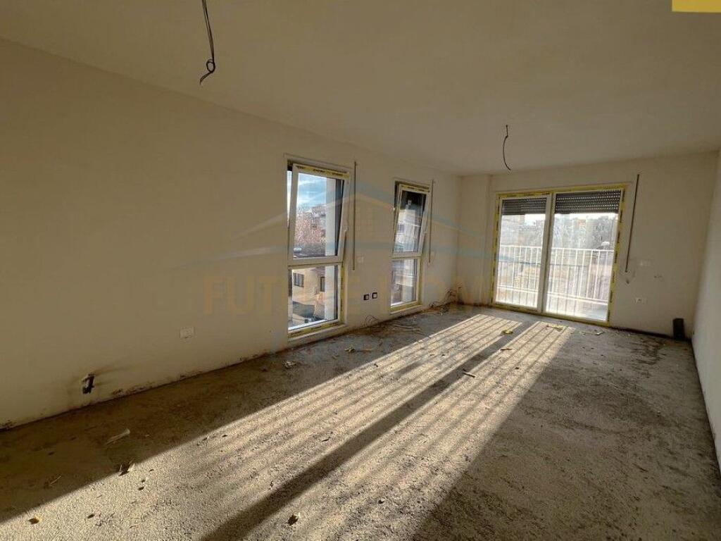 Shitet, Apartament 2+1+2, Xhamlliku, Tiranë.