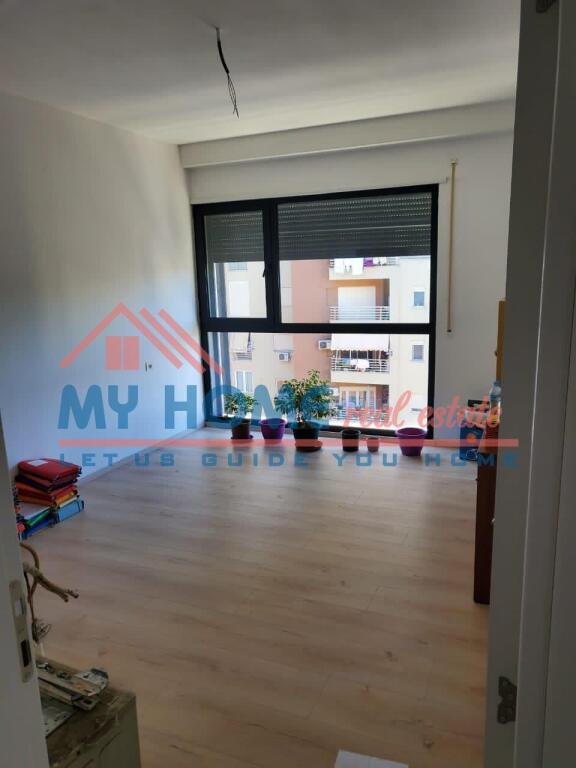 Zyre me Qera te Kompleksi Panorama ne Tirane