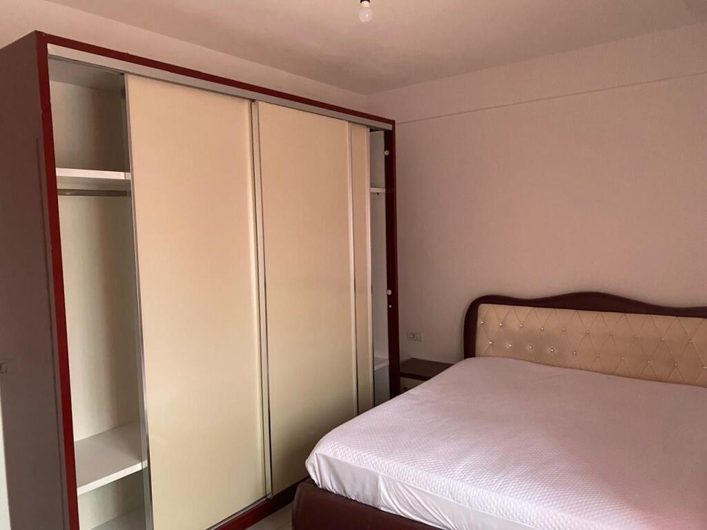 2+1,arredato comune di Parigi prezzo 600 euro