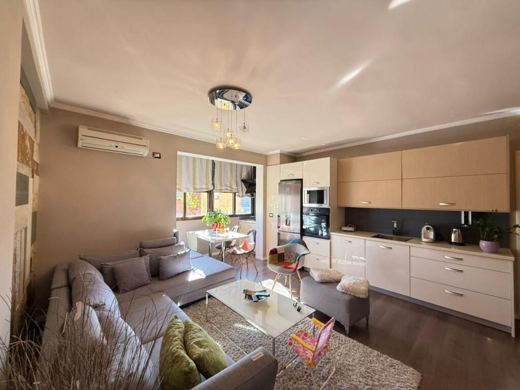 Shitet Apartament 2+1 i mobiluar – 80 m² Te Fusha e Aviacionit 149.990 €0