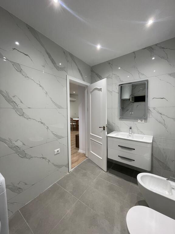 Vendesi in vendita 1+1 in Via Fortuzi