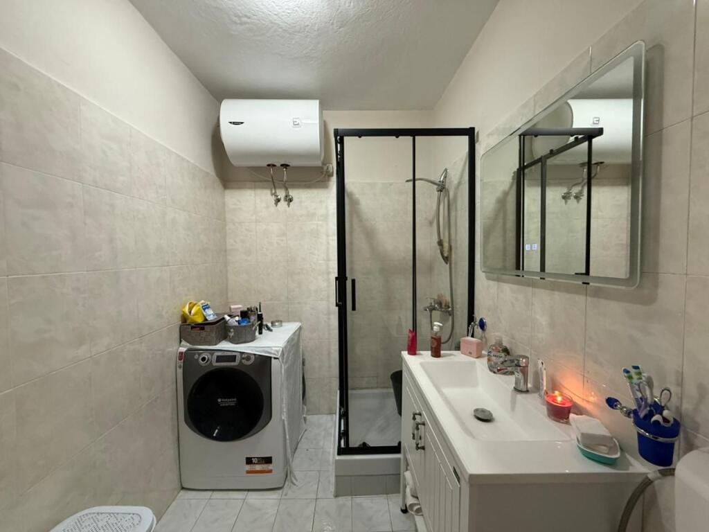 Shitet Apartament 2+1 i mobiluar – 80 m² Te Fusha e Aviacionit 149.990 €0