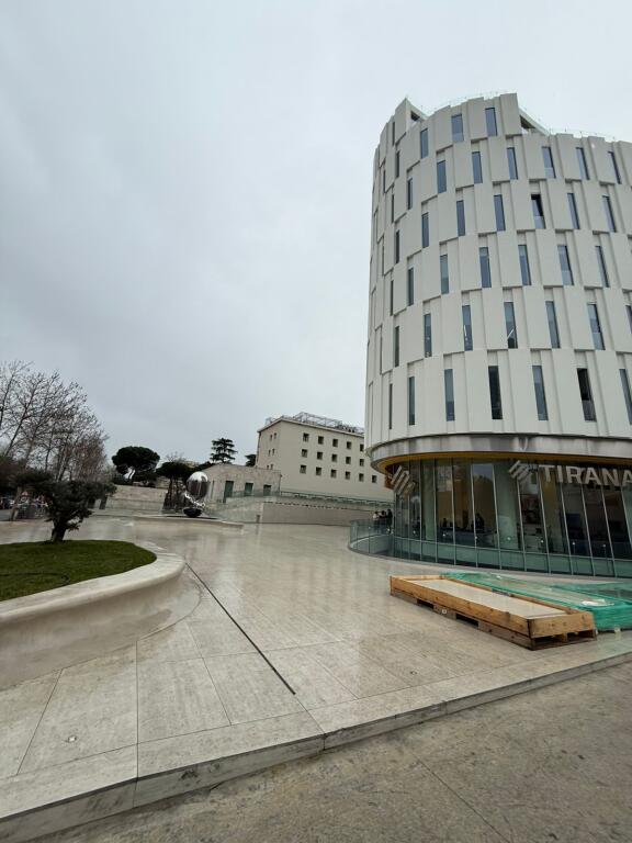 NEGOZIO IN AFFITTO 996 M2 CENTRO 36.000 EURO