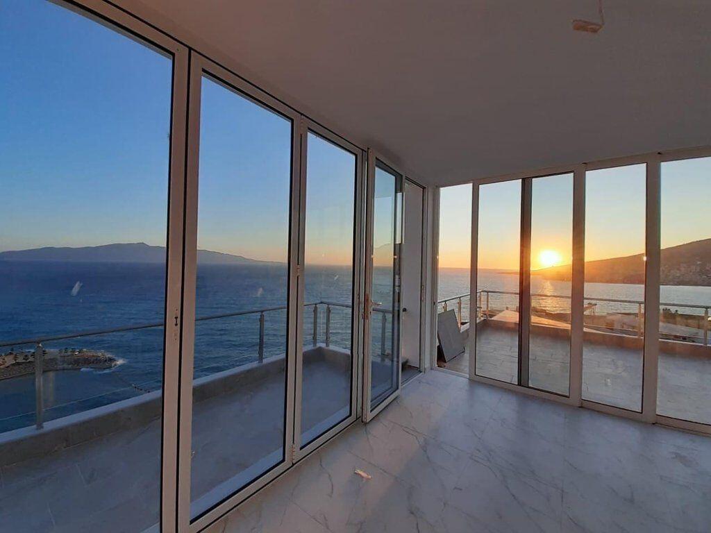 SARANDE, PENTHOUSE LUKSOZ ME PAMJE PANORAMIKE TE HAPUR NDAJ DETIT