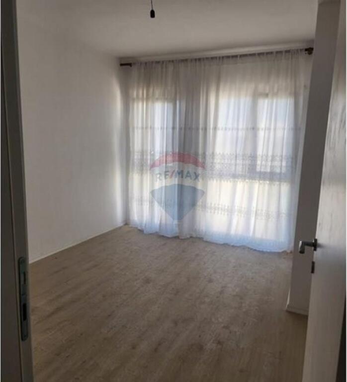 Jepet me qira apartament 2+1 + post parkimi Univers City