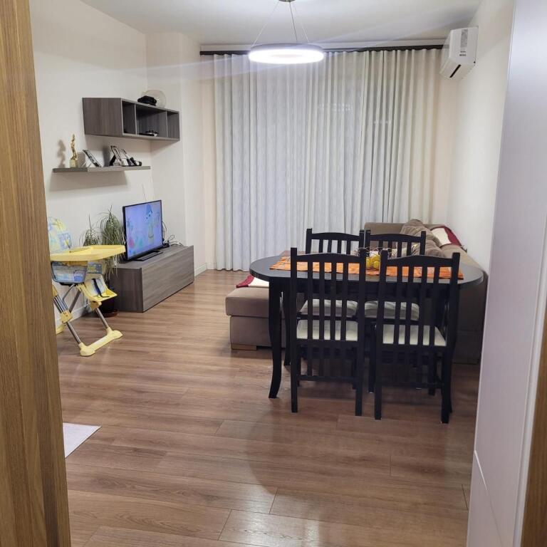 🏡 APARTAMENT ME QIRA 2+1 📍 Ish Fusha e Aviacionit 💶 Çmimi: 650 € / muaj