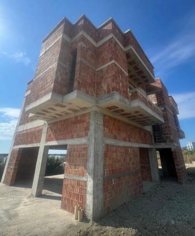 Villa su 3 piani in vendita – Baia di Lalzi