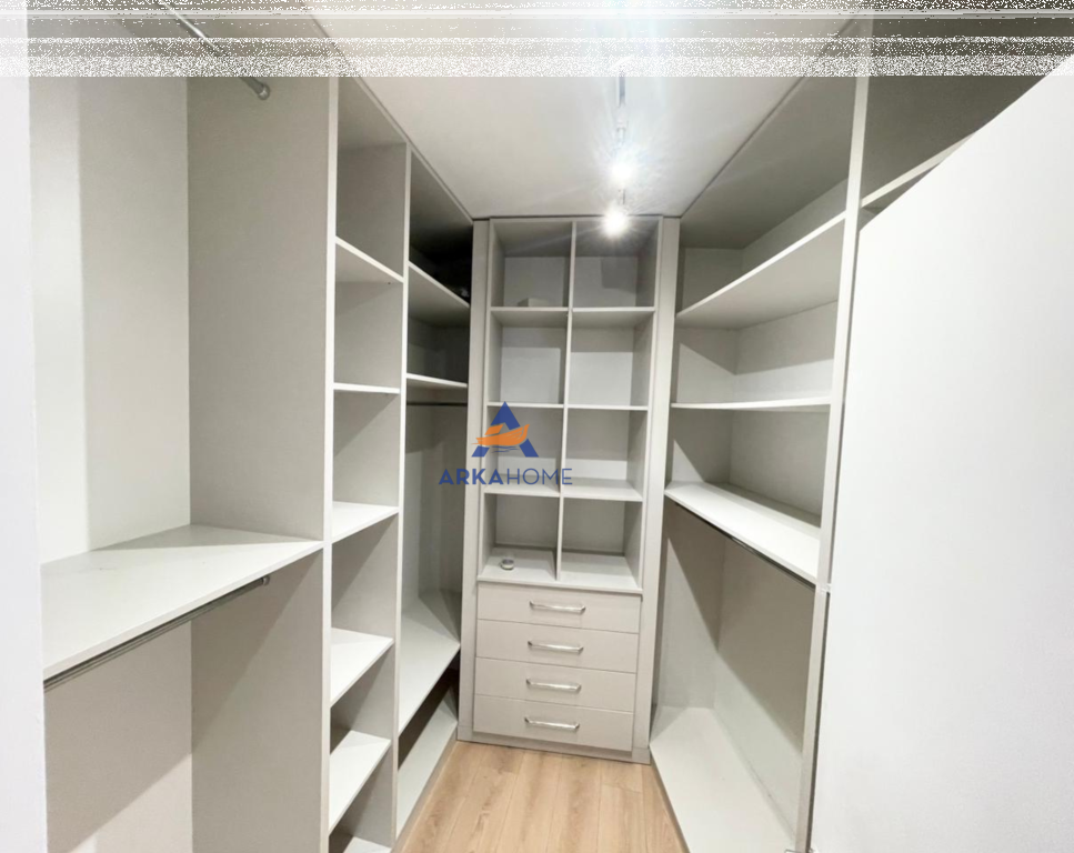 SHITET APARTAMENT 2+1+2+2BALLKONE "TE LIQENI I THATË" 230.000 EURO