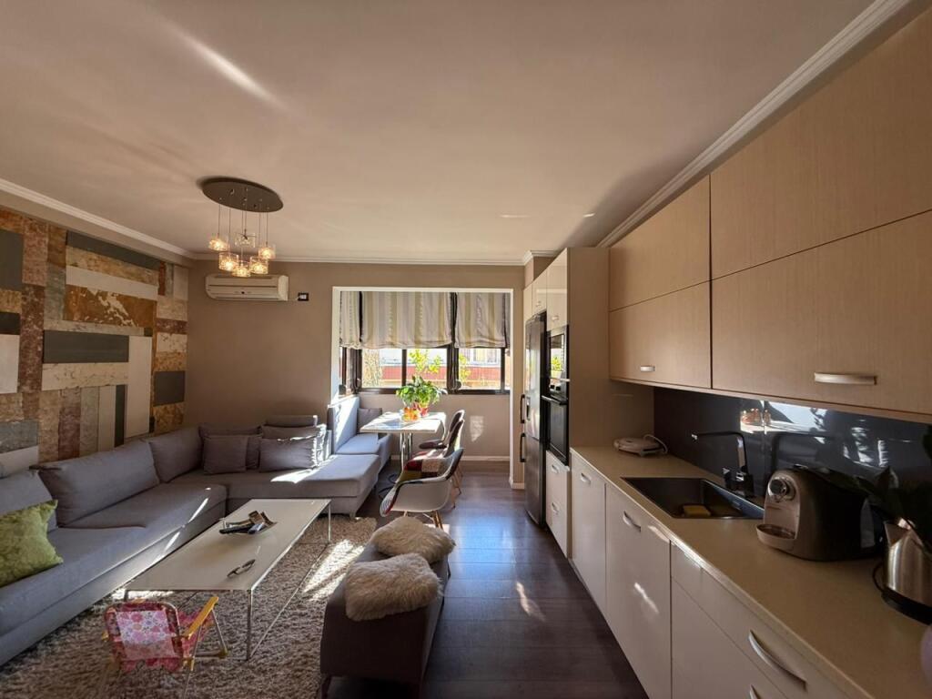 Shitet Apartament 2+1 i mobiluar – 80 m² Te Fusha e Aviacionit 149.990 €0