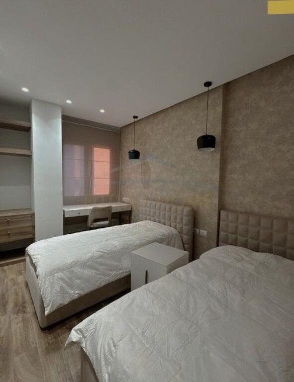 Qera, Apartament 3+1+2 +Post Parkimi, Qendër