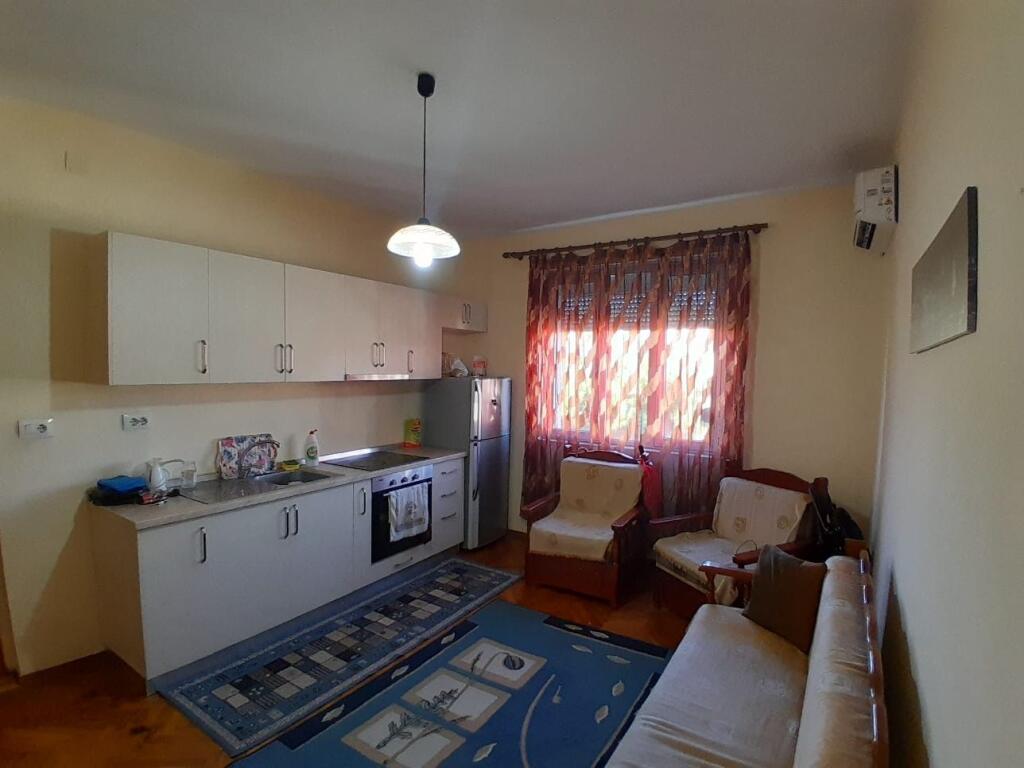 Shitet apartament 1+1 prane Mozaikut Zogu i Zi