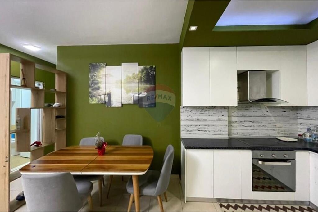 Apartament 2+1 me Qira tek Rruga Ali Demi !