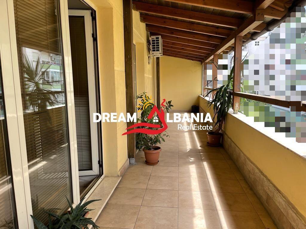 Zyre me qera ne Don Bosko prane Vizion , Tirane (ID 42611400 )