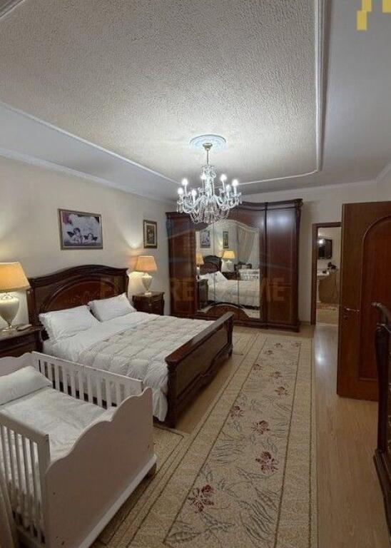 Shitet, Vilë, Ali Demi, Tiranë.