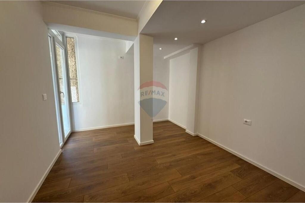 APARTAMENT 2+1 PER SHITJE - KINOSTUDIO