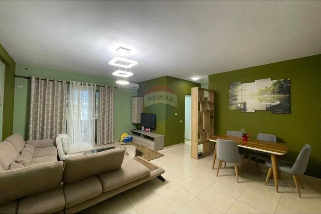 Apartament 2+1 me Qira tek Rruga Ali Demi !