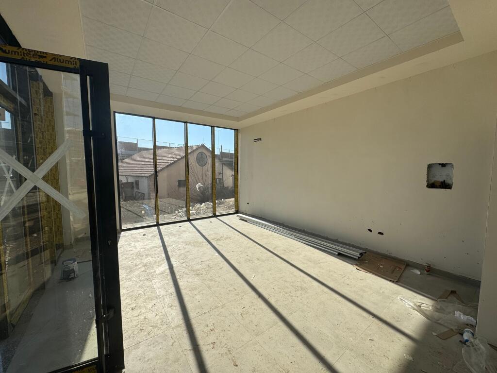 Shop for rent, Paskuqan