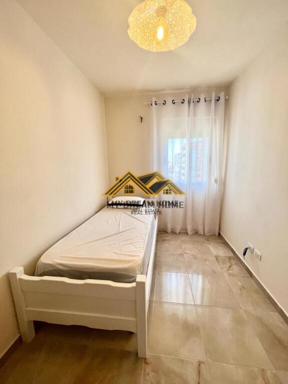 VENDESI SUPER APPARTAMENTO 3+1+2 VICINO AL EX DISTRETTO DI DURRES !!!