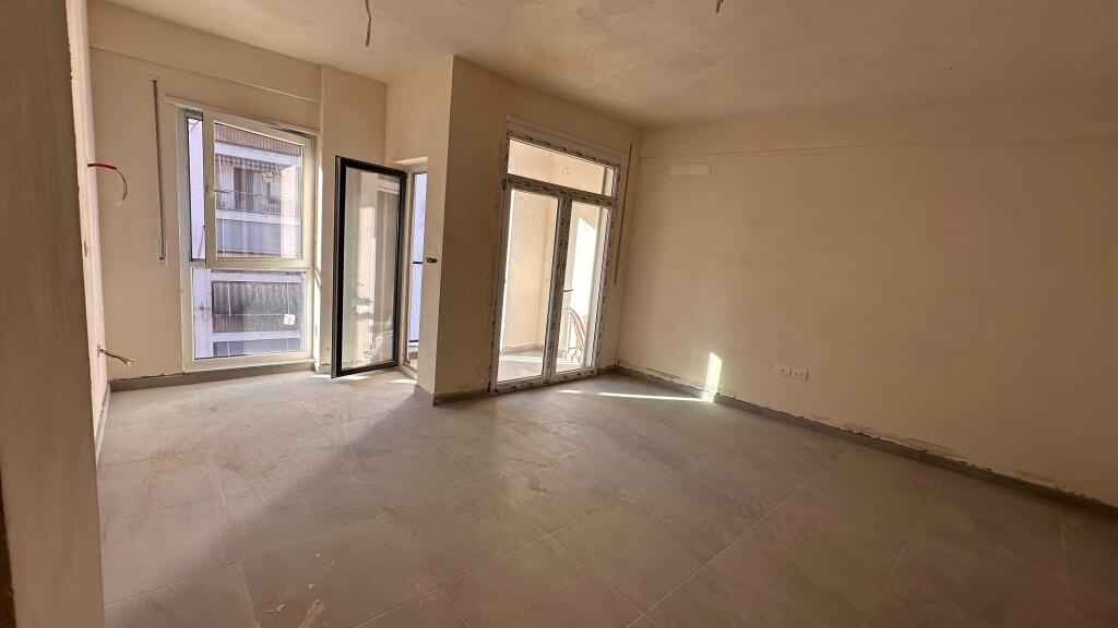 5 Maji Shitet Apartament 2+1+2