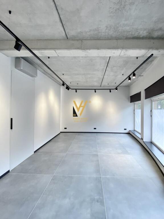 SHOP FOR RENT 70 M2 ON BARRIKADAVE STREET 2,100 EURO