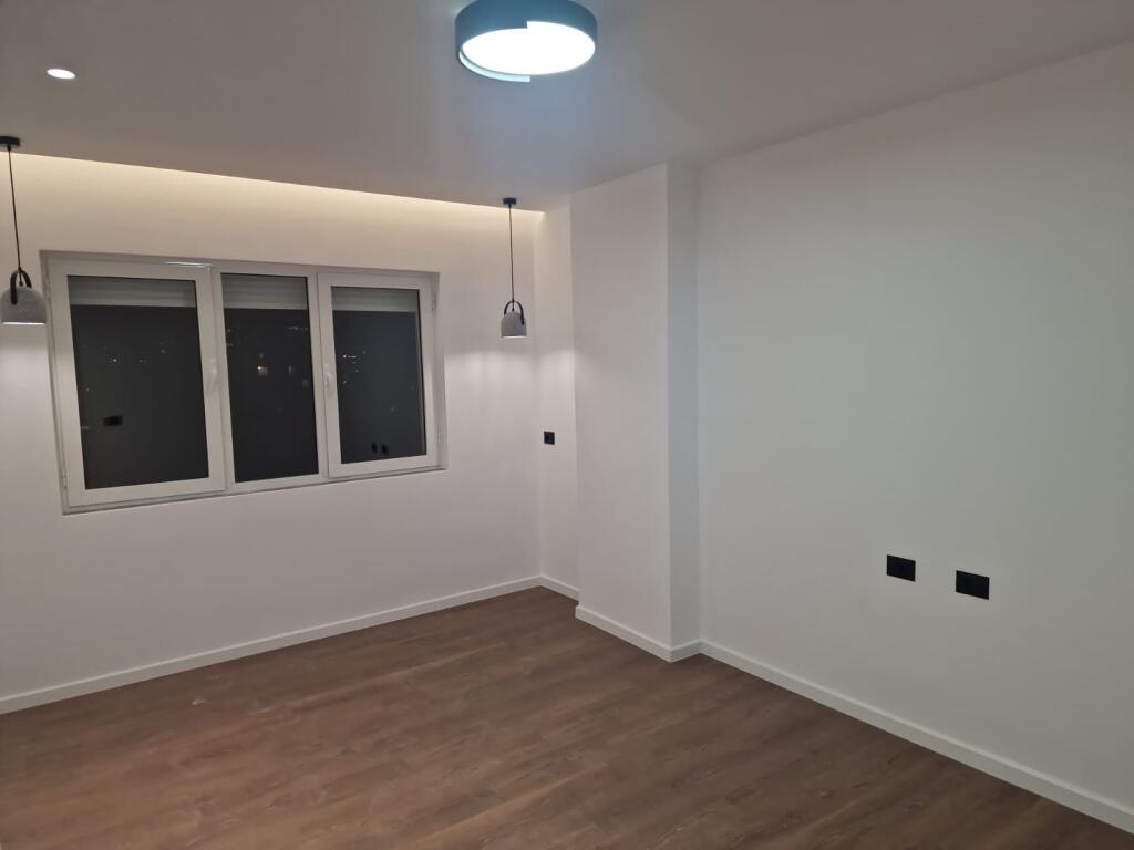 COMUNE DI PARIGI, vendiamo un super appartamento 2+1+2