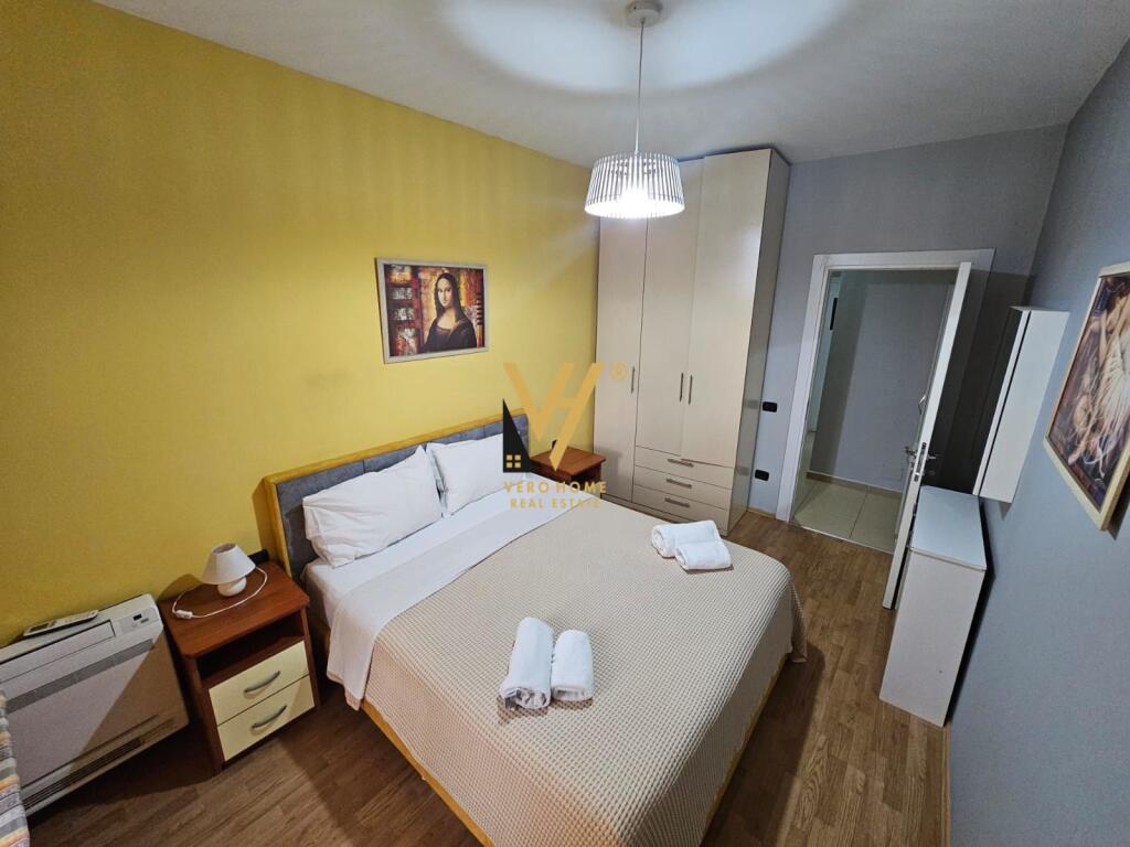 JEPET APARTAMENT 1+1+BLK ME QERA NE QENDER 950 EURO