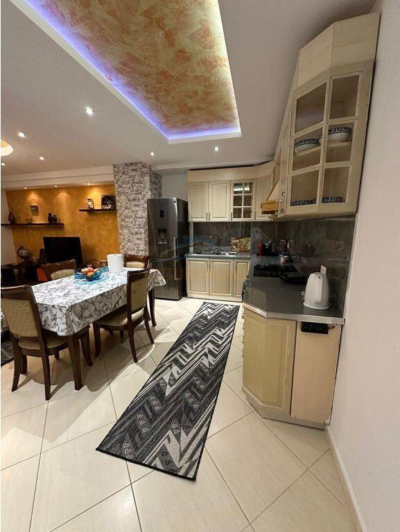 Shitet, Apartament 2+1, Air Albania